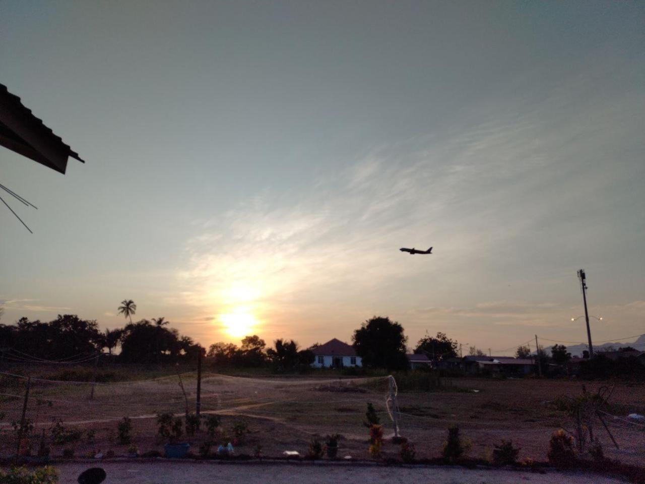 Funduq Al Busyra Motel Pantai Cenang  Exterior photo